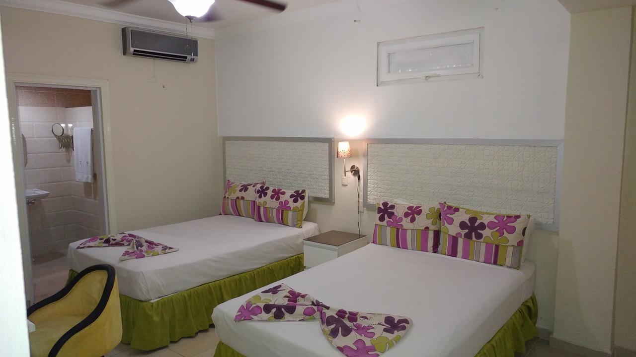 Hotel & Restaurante Flamboyan Higuey Екстер'єр фото